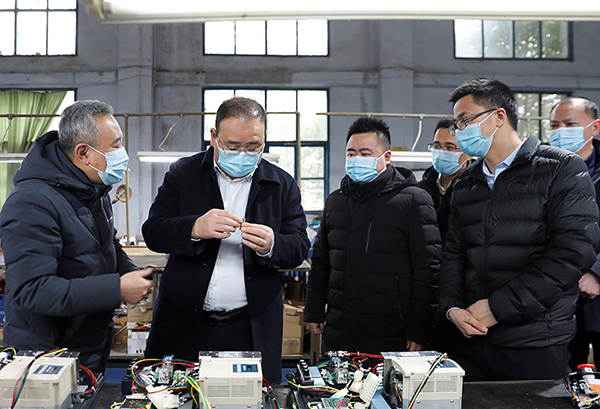 自贡市大安区委书记彭长林带队调研工业企业_fororder_1调研现场