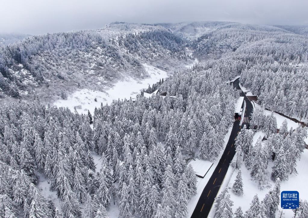 重庆武隆：“冰雪世界”引客来
