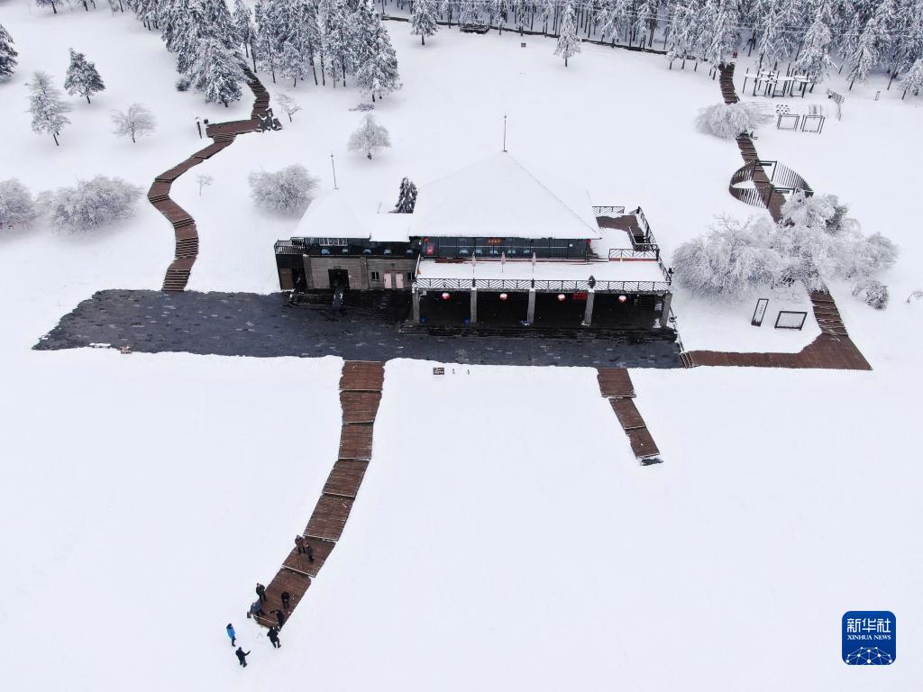 重庆武隆：“冰雪世界”引客来