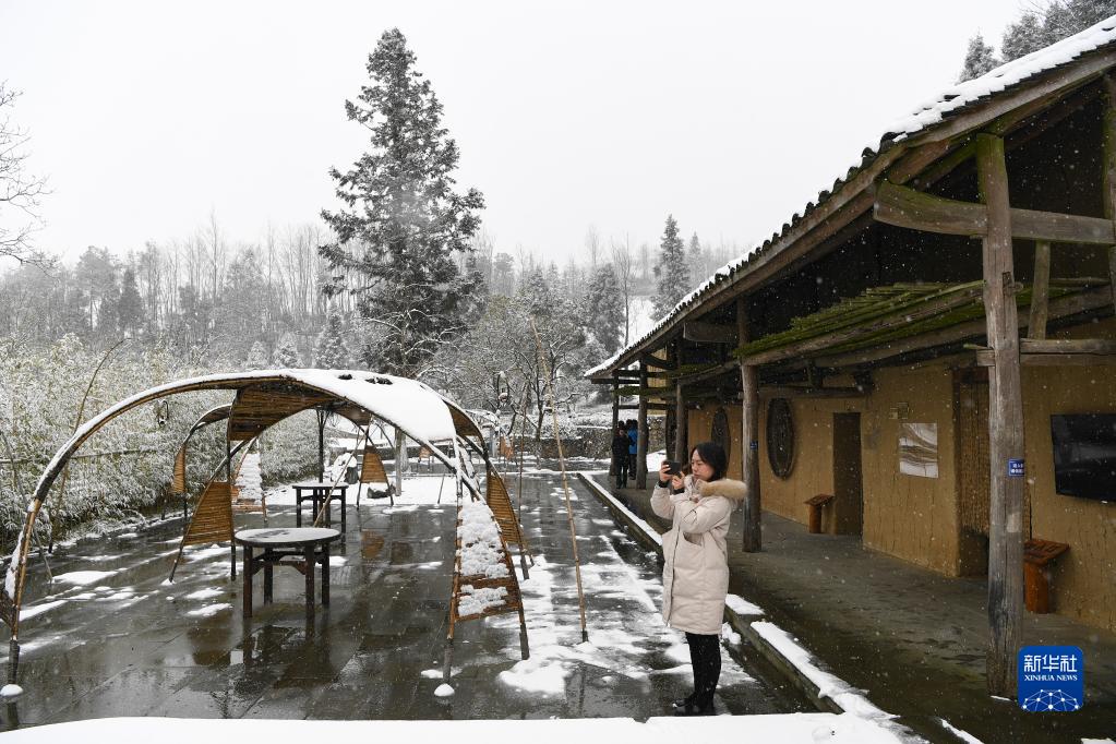 重庆武隆：“冰雪世界”引客来