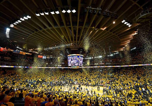 勇士球迷见证卫冕需烧钱 G5门票价格高达11万 勇士球迷见证卫冕需烧钱 G5门票价格高达11万