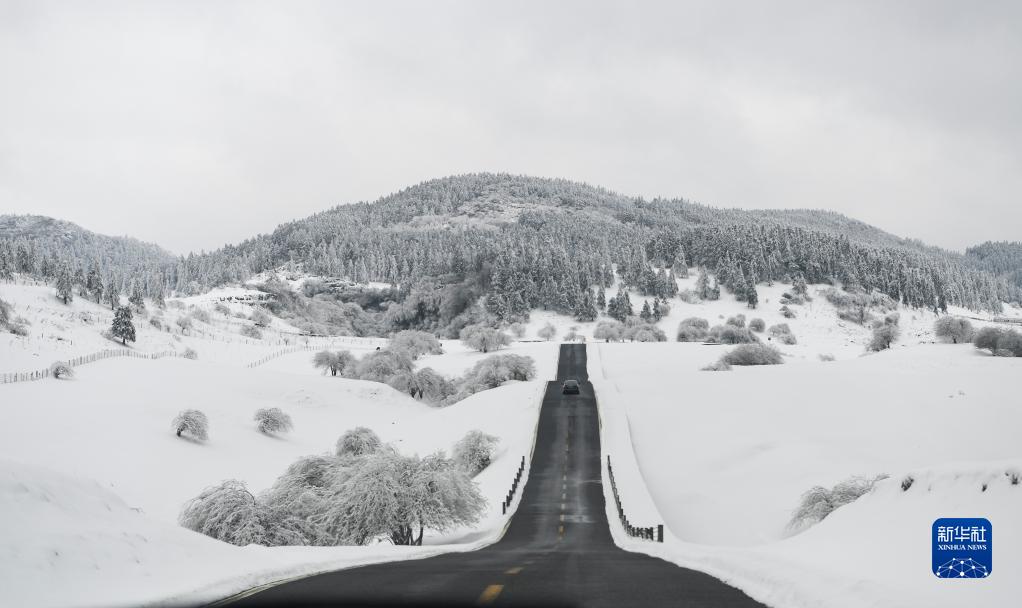 重庆武隆：“冰雪世界”引客来