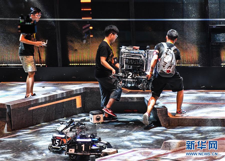 机甲大师赛总决赛在深圳拉开帷幕