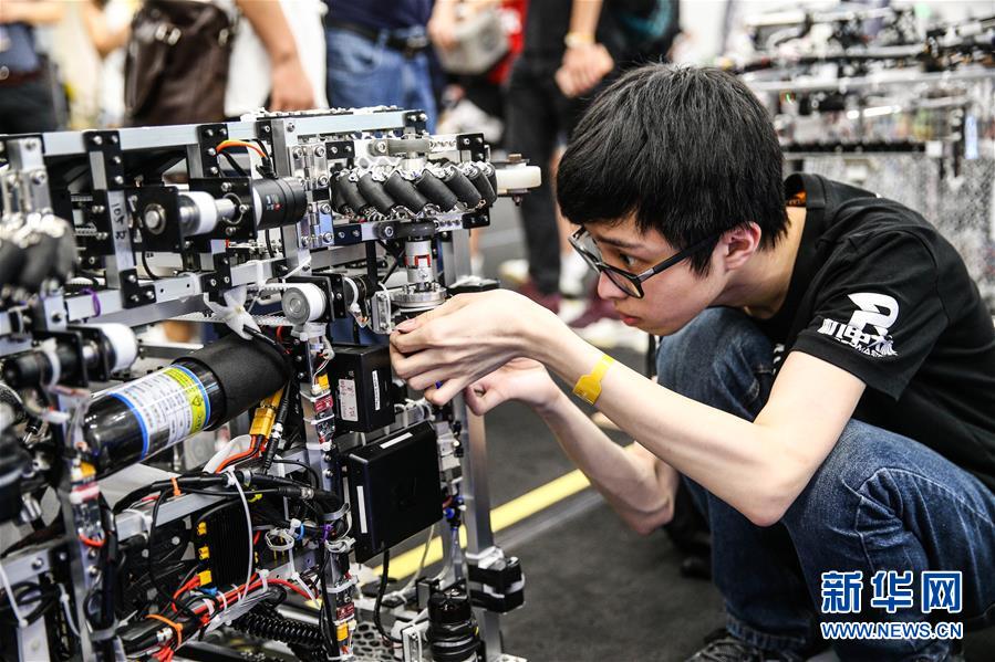 机甲大师赛总决赛在深圳拉开帷幕