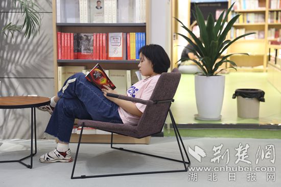黃岡遺愛湖書城三個月接待20多萬人次 暑期迎來閱讀高潮
