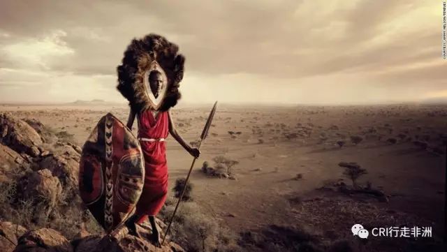 西察沃国家公园:火山岩上的马赛狮子舞