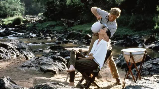 西察沃国家公园:火山岩上的马赛狮子舞