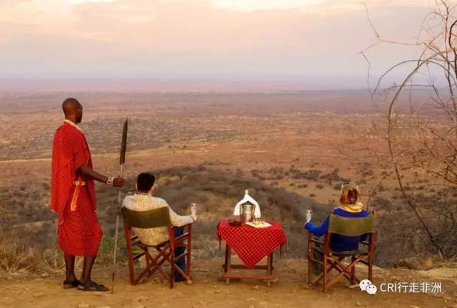 西察沃国家公园:火山岩上的马赛狮子舞