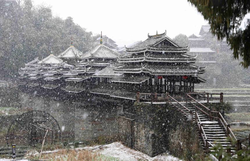 广西三江：侗寨雪景美如画