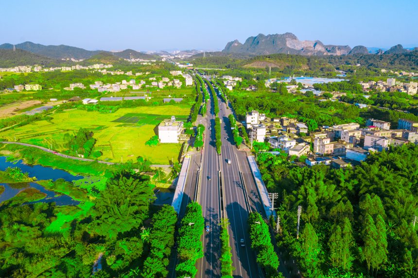 广西打造“壮美公路”服务经济高质量发展