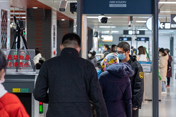 成都地铁：打造智慧出行新场景 全面助力科学防疫_fororder_成都地铁智慧安检场景--供图--成都轨道集团-(2)