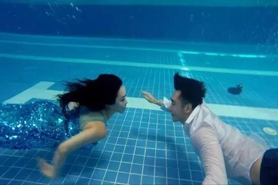 两婚三个娃 45岁钟丽缇再婚嫁小12岁男友