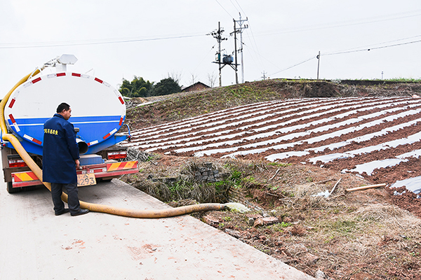 自贡荣县：绿色种养循环助力农业绿色发展_fororder_沼液送到田间地头
