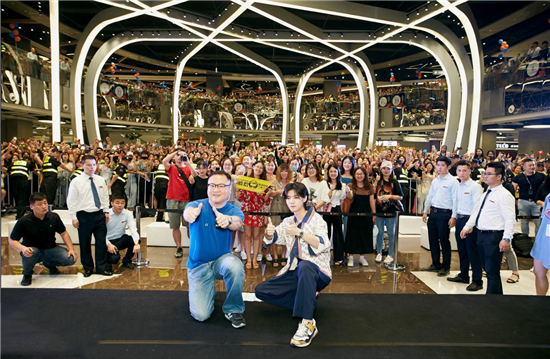 (供稿 文体列表 三吴大地南京 移动版)电影《上海堡垒》来南京路演 观众点赞影片中的牺牲精神(列表页标题)电影《上海堡垒》来南京路演