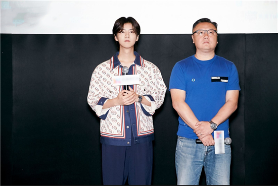 (供稿 文体列表 三吴大地南京 移动版)电影《上海堡垒》来南京路演 观众点赞影片中的牺牲精神(列表页标题)电影《上海堡垒》来南京路演