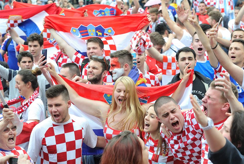 克罗地亚民众庆祝欧锦赛开门红