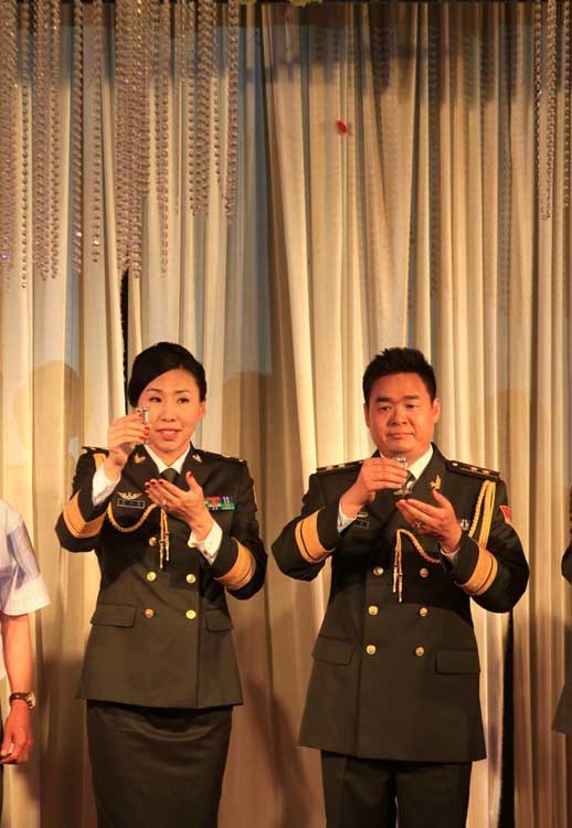 争当军嫂 第一美女37岁待嫁