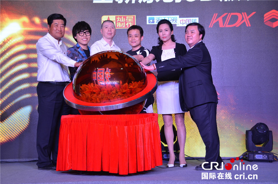 冯小刚将执导2016《中国好声音》宣传片 赞汪峰有血有肉