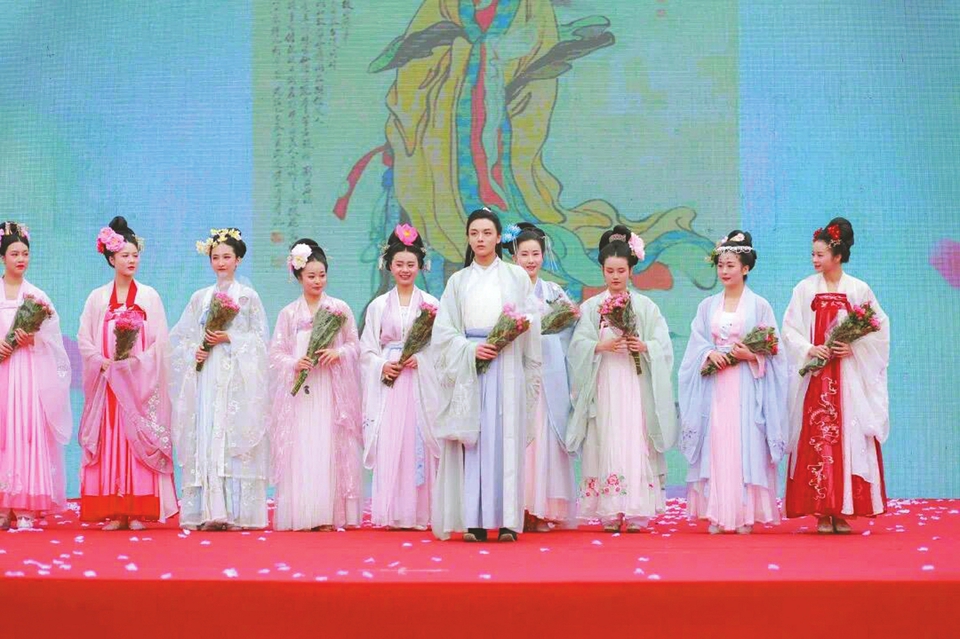 （中首）3月民俗日历：惊蛰迎仲春 春色正中分