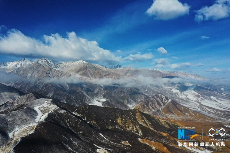 【“飛閱”中國】祁連山“浴”春雪 雲霧繚繞若仙境