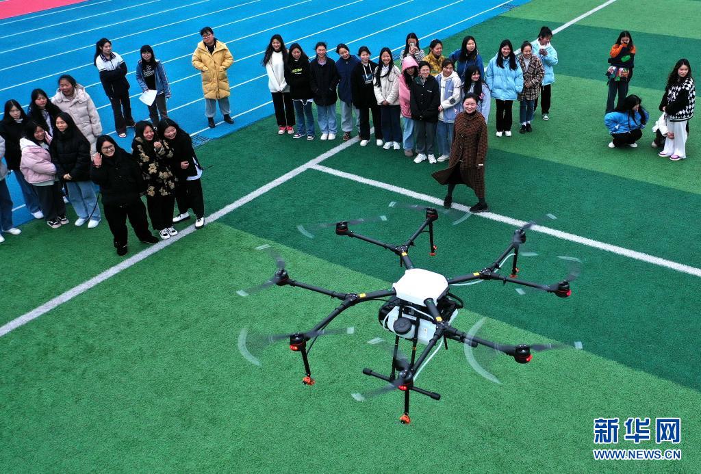 湖北恩施：无人机“飞”进职教课堂