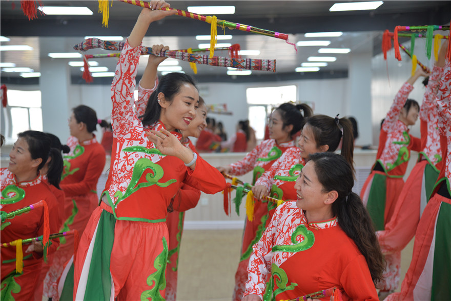 陕西靖边：凝聚巾帼力量 绽放女性芳华_fororder_霸王鞭 (2).JPG