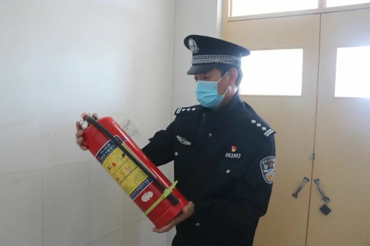 沧州市南皮县公安局全力以赴开启护学模式为广大师生创造平安稳定的开学环境