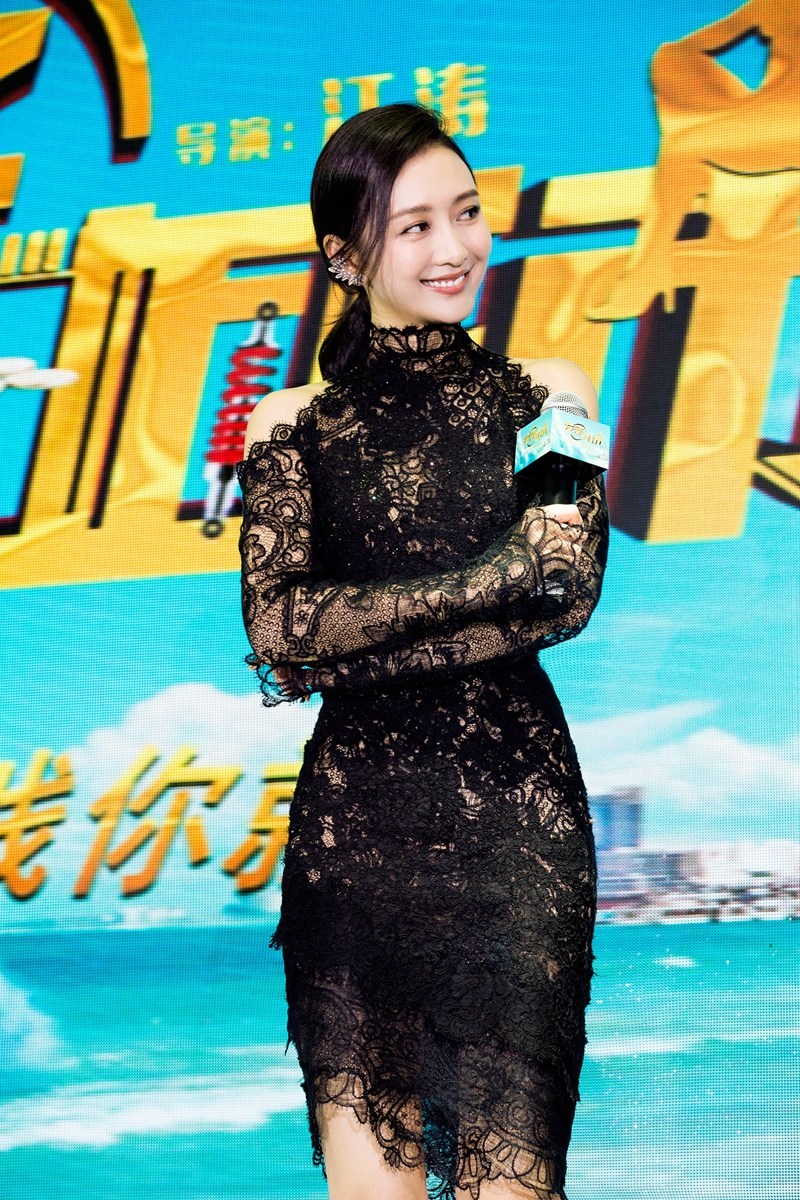 王鸥“公主抱”王宁毫不费力