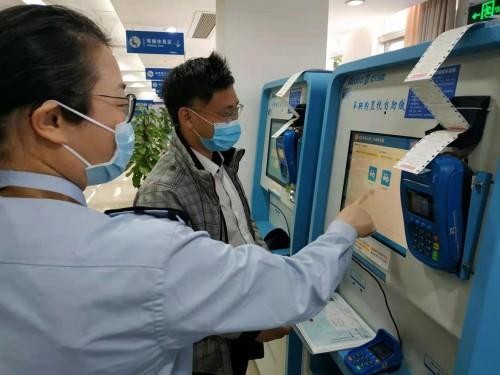 广东省江门市新会区政务服务大厅里的“她”力量