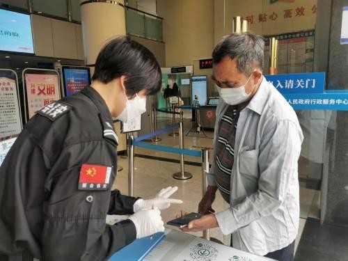 广东省江门市新会区政务服务大厅里的“她”力量