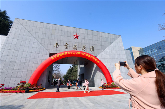 發展規劃中石頭城遺址公園建設子項目之一,大門建築體位於景區主大門