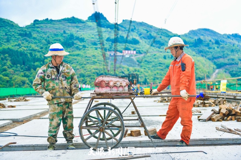仁遵高速大发渠特大桥主体建成