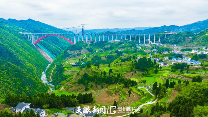 仁遵高速大发渠特大桥主体建成