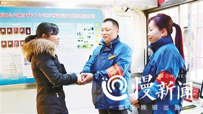 【社会民生】重庆好心人：病人丢钱包 乘客司机完璧归赵