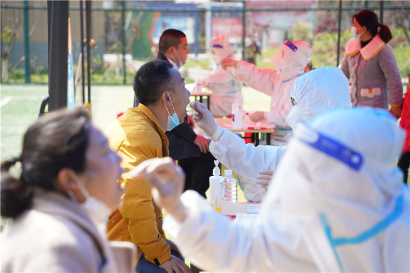 信陽平橋:致敬抗疫一線的最美身影_fororder_王友 攝 (2)