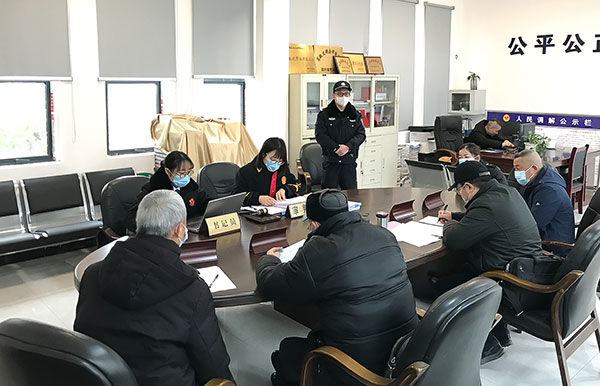 自贡：优化司法程序保障市民合法权益 富顺县富世人民法庭在行动_fororder_富顺县人民法院富世法庭在道路交通事故一站式调处中心进行巡回审判（供图-自贡市总工会）