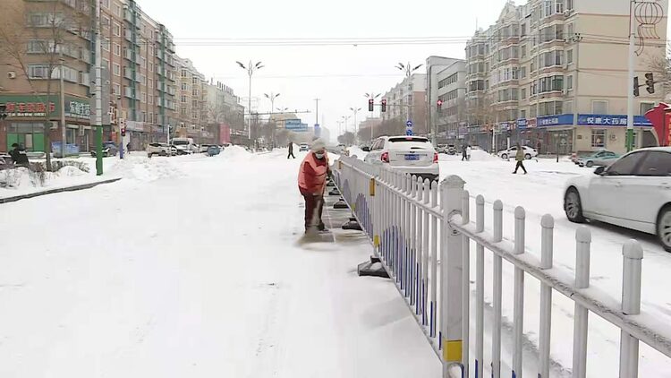 富錦市:積極應對降雪保農業設施安全