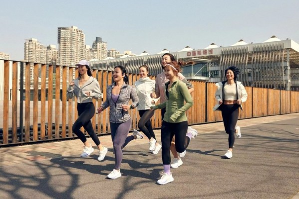 HOKA ONE ONE春日女子系列邀“你”踏上春色 与姐妹一同放肆开跑