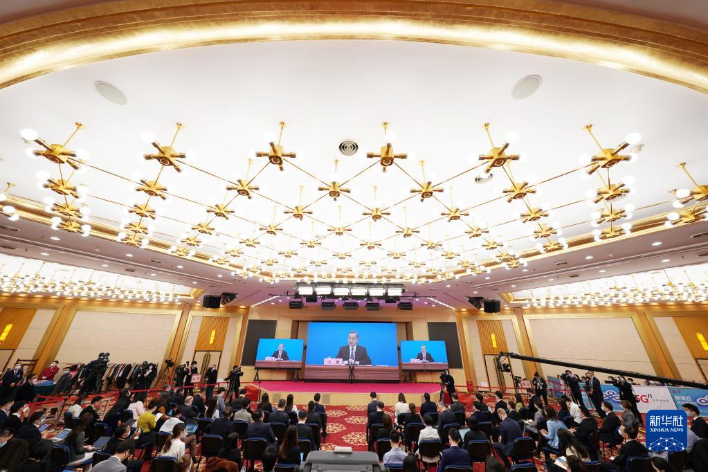 国务委员兼外交部长王毅就中国外交政策和对外关系回答中外记者提问_fororder_55