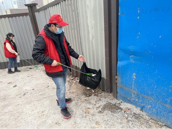 中建八局红岩村桥隧项目开展“雷锋日”志愿活动