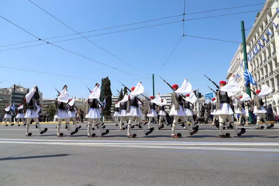 希腊举行独立日阅兵式