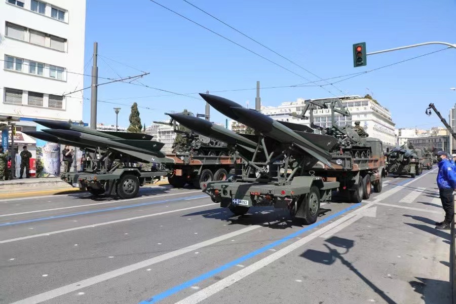 希腊举行独立日阅兵式