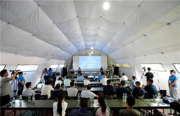 【急稿】【湖北】【CRI原創】武漢軍運會舉行空軍五項飛行測試賽