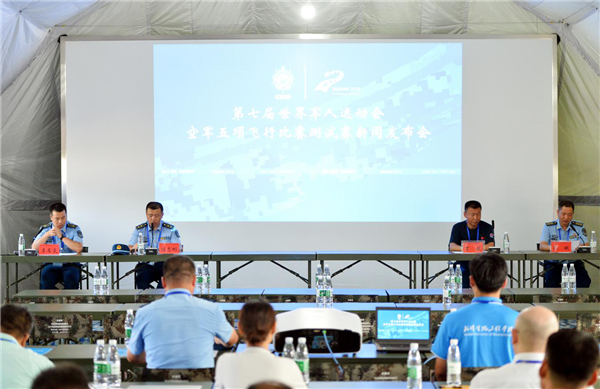 【急稿】【湖北】【CRI原創】武漢軍運會舉行空軍五項飛行測試賽