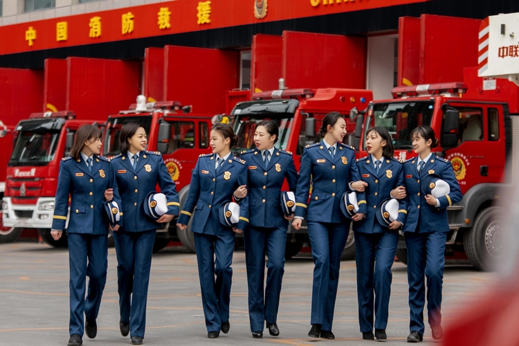 “三八”节｜这组美女消防员写真，向这份“蓝”告白！
