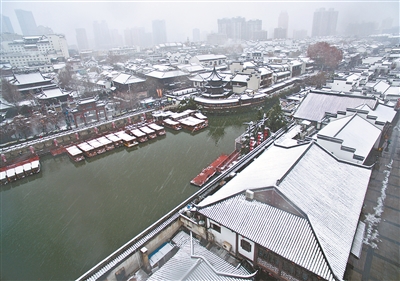 （头条下文字）江苏省多地迎来近年罕见大雪