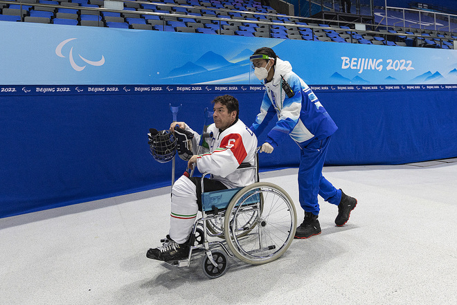 Magandang anyo ng mga batang boluntaryo sa Beijing Winter Paralympics_fororder_03