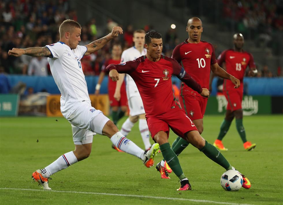 欧洲杯-葡萄牙1-1冰岛 纳尼破门C罗错失良机