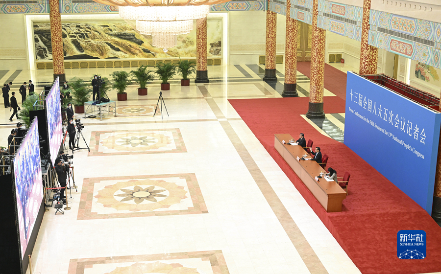 李克强总理出席记者会并回答中外记者提问_fororder_09