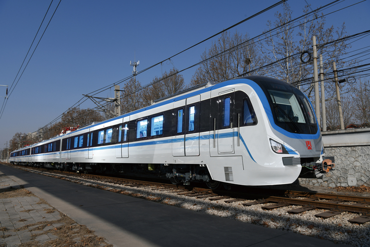 国内首条PPP模式新型时速140公里市域铁路动车组在唐山下线